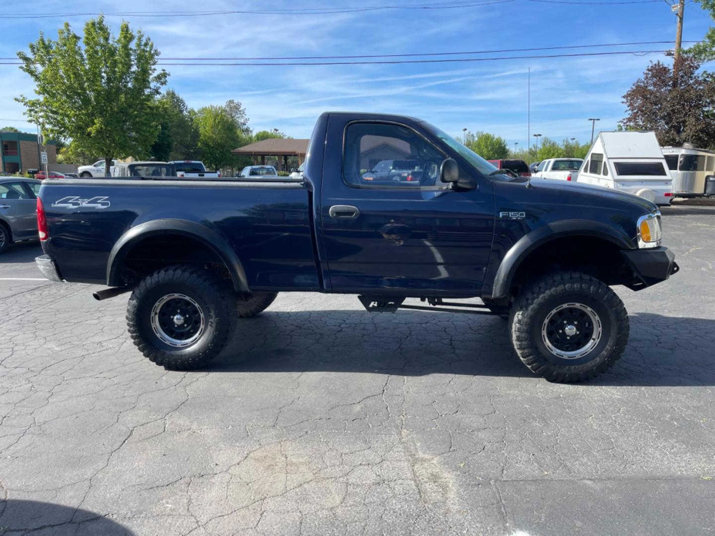 2002 Ford F-150 XL (1FTRF18292N) with an 4.2 V6 engine, 5spd Manual transmission, located at 813 E Fairview Ave, Meridian , ID, 83642, (208) 336-8230, 43.618851, -116.384010 - Photo#5